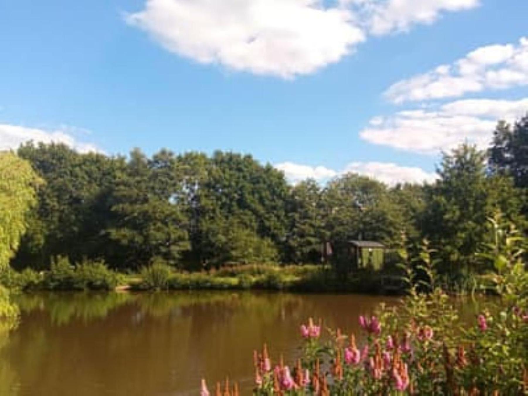 Charming Tranquil Shepherds Hut With Lakeside Balcony 'Roach' Uckfield Exterior foto