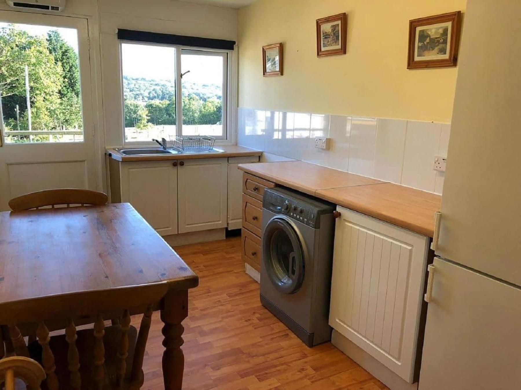 Charming Tranquil Shepherds Hut With Lakeside Balcony 'Roach' Uckfield Exterior foto