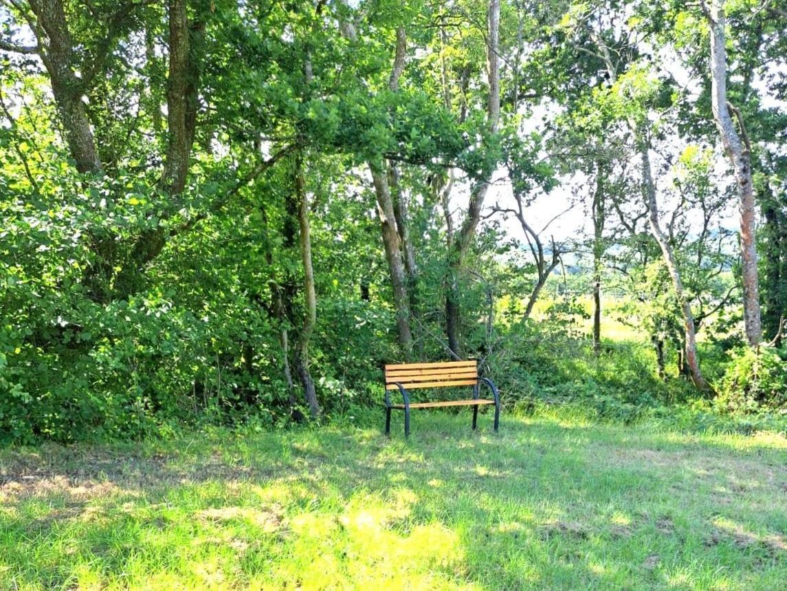 Charming Tranquil Shepherds Hut With Lakeside Balcony 'Roach' Uckfield Exterior foto